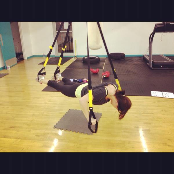 CrazyCandis's tweet photo. Now this is how you do a push up :) TRX style http://t.co/KKARXn8B