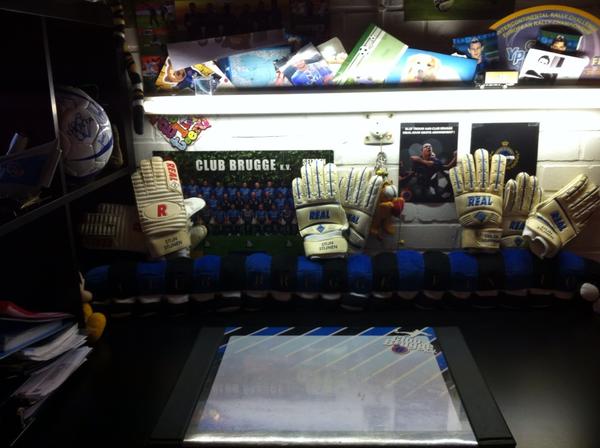 GymVlamertinge's tweet photo. @BrentLouwije voila je bureau is weer in orde ge kunt weer blokken http://t.co/LiX5lBDs