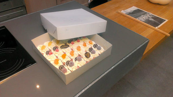 Heerlijk gebak van een tevreden klant! erg leuk dit soort attenties