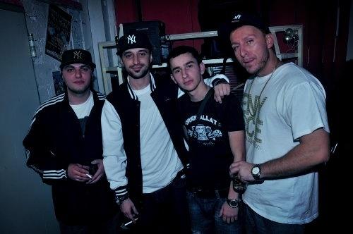 PresioniTBA's tweet photo. B52, JeTon, Mentor (era prod..)Presioni

@B52OFFICIAL 
@JetoniTBA 
@ProductionERA 

@ Switzerland Zürich http://t.co/CPDKNF0W