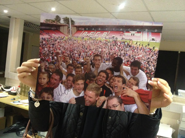 afcbournemouth's tweet photo. Quick-fire competition: Simply RT this print signed by Eddie Howe and Jason Tindall, to be in with a chance of winning! http://t.co/OqHrkmhq
