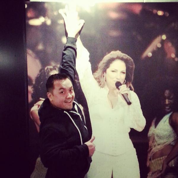 WWE_RefBrian's tweet photo. Good job Gloria. #HiFive http://t.co/GYKXAtK7