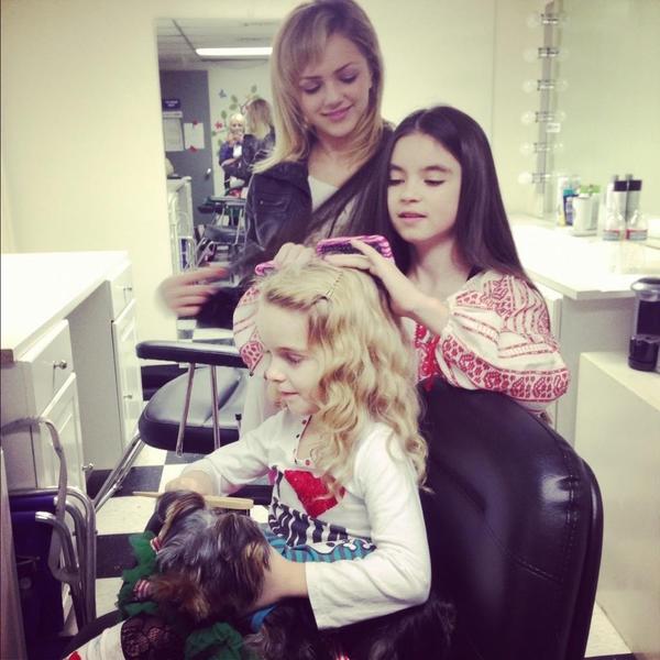 My sisters doing my hair. <a href="/MandaBernstein/">Amanda Bernstein</a> <a href="/CleoBernstein/">Cleo Bernstein</a> (:
