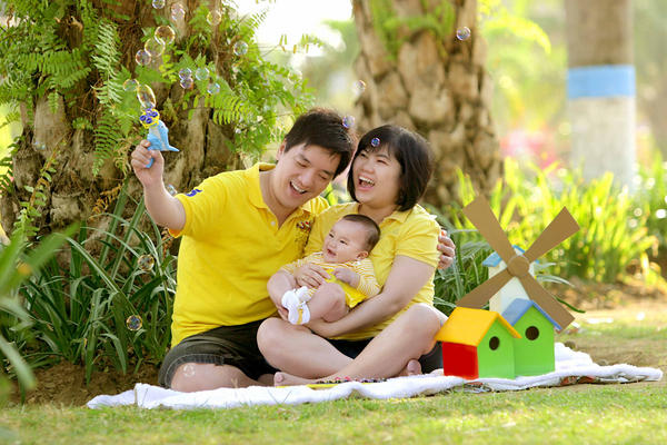 CeceFlorence's tweet photo. Bermain gelembung sama mama papa, Ciello (8bln), Madiun, Bayi. #lombafoto #liburanceria @tabloidnakita http://t.co/ZVk24cVC
