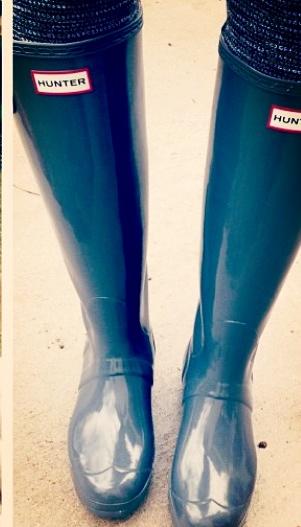 NSIDE_SATX's tweet photo. It's raining...a wellies kind of day! Be safe San Antonio. #wetone http://t.co/d6HWFUV3