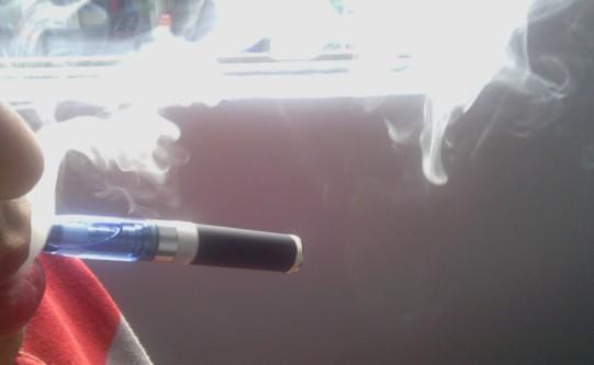 flamecigarette's tweet image. Free your hands when smoke ,it can be possible!