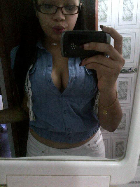 misorangel's tweet photo. &amp; son las cosas pequeñas.. Un abrazo.. Morning <3 http://t.co/2rm58mWU