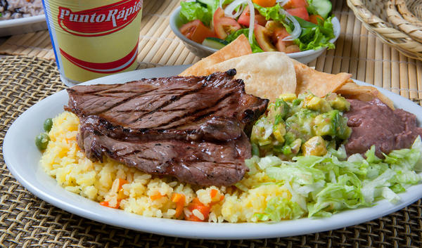 PuntoRapido's tweet photo. #El2013EstaBuenoPara almorzar en Punto Rápido y disfrutar de la variedad de platos como la exquisita Bandeja Yucatán. http://t.co/avMJlGbl