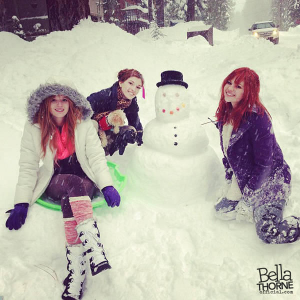 LinethAbc's tweet photo. And of course we built a snowman! http://t.co/L0054389