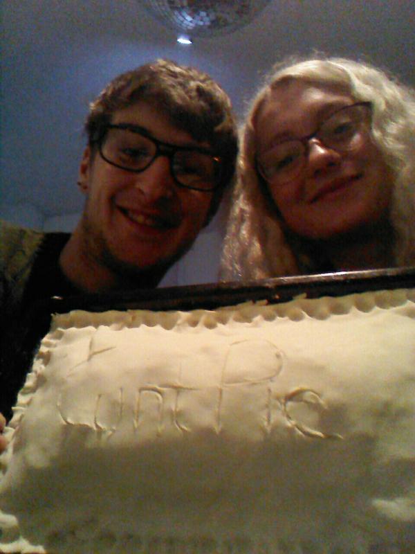Poppy_Palmer's tweet photo. @Marghh dinner #cuntpie http://t.co/kccVkGR7