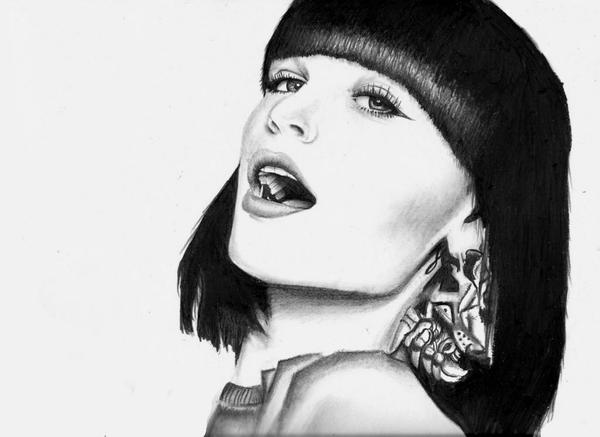 e_simmons's tweet photo. @hazelmachin Here is a pic of Jessie-J for you! http://t.co/LyIrfF4c