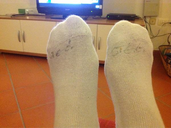 niknat8's tweet photo. @stegentile6 t'agg' fatt' i'calzin'...(per la traduzione mi ha aiutato @simeoli1986 )...quanto valgono adesso!!?? ;) http://t.co/DOTjkHNR