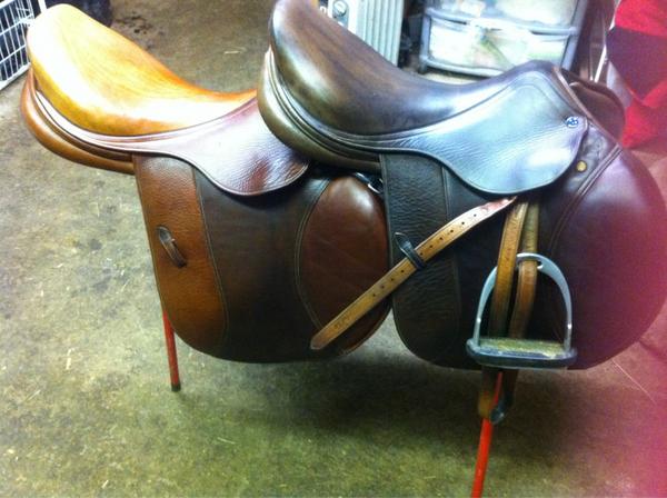 For sale plsRT 2x southernstars jump saddle. Lttan =narrow (worn by Inonothing <a href="/bhorsetrials/">Badminton Horse Trials</a> 2010) darktan med/n £500