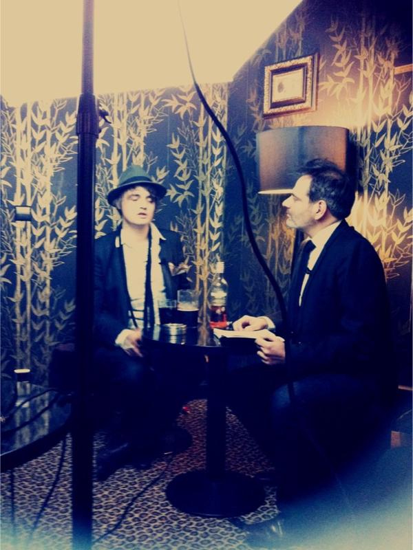 myBOXSONS's tweet image. Exclu : Pete #Doherty itw #Boxsons pour @darkplanneur #Bus #Palladium #Paris