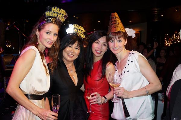 SoniaEte's tweet photo. The best Midnight ever!! With Elizabeth An, Emilie Livingston Girlfriend of @TheJeffGoldblum, and her sister.. http://t.co/owjd9XDG