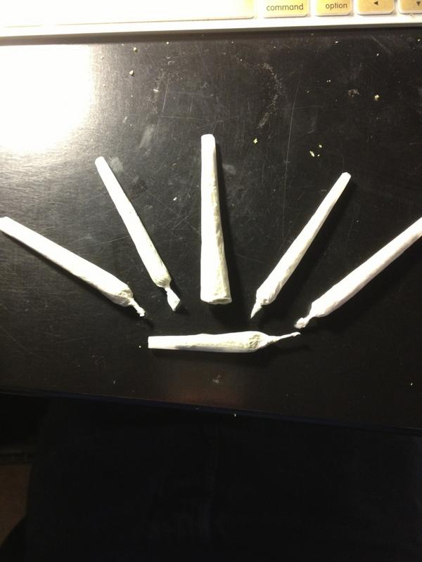 stoner_dudes's tweet image. #PickASize #joints
