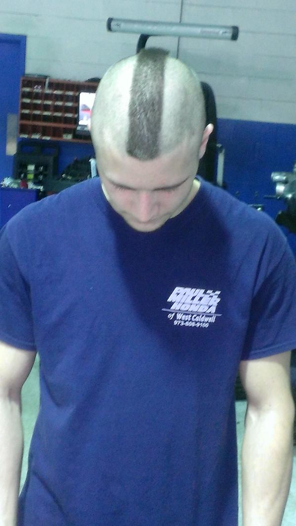 twiglegs22's tweet photo. @aaalaleeexxxxx @brnnj4 @getic13 @SteveJoana brians #ballin barber skills http://t.co/75ugqSQ6