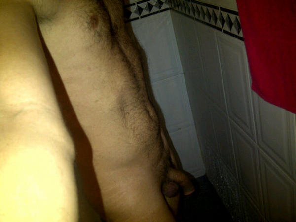 danielhot69's tweet photo. A ducharse http://t.co/8IVUvP0x