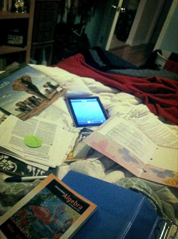 MadelynRae29's tweet image. School has begun. #5classes #2jobsplusbabysitting3timesaweek #nolife