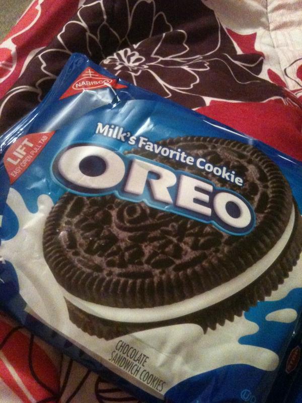 mad_isxn's tweet image. my only study buddy 😌 #whatever #imgoodwiththat