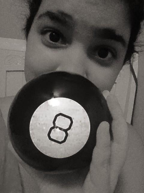 ideklia's tweet image. New way to solve my probs. #magiceightball