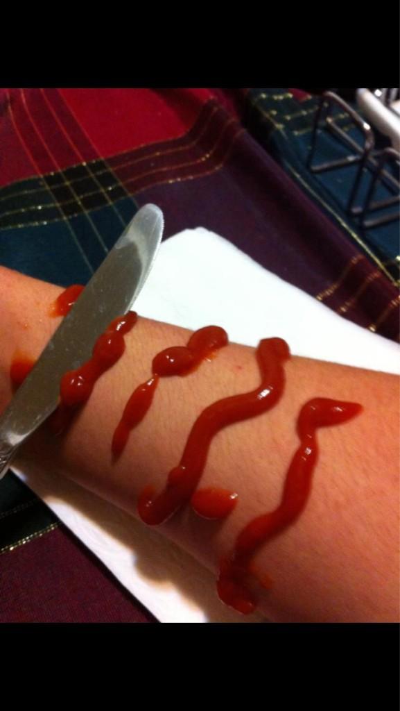 CutForBieber_'s tweet photo. Why cut yo self foo! #cutforbieber #bieberarmy #bieberblaze #bieberswag #bielieber #weedforbiebs #blaze #weed #RT http://t.co/waaYhlXP