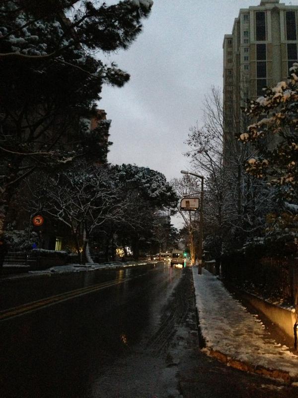 iCadde's tweet image. Bağdat caddesi civarındaki ara sokaklar biraz buz tutmuş ama ana yollar açık.