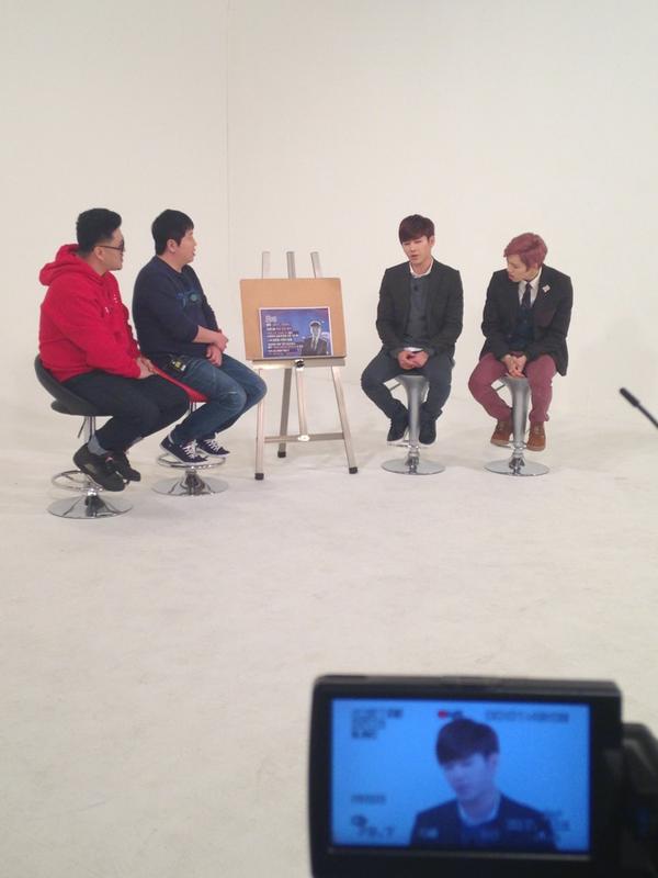 [PHOTO] 2013.01.09 – Kim Jin (@moviekj) poste une photo du Weekly Idol avec Infinite H ! BAJYSyeCEAARIHw