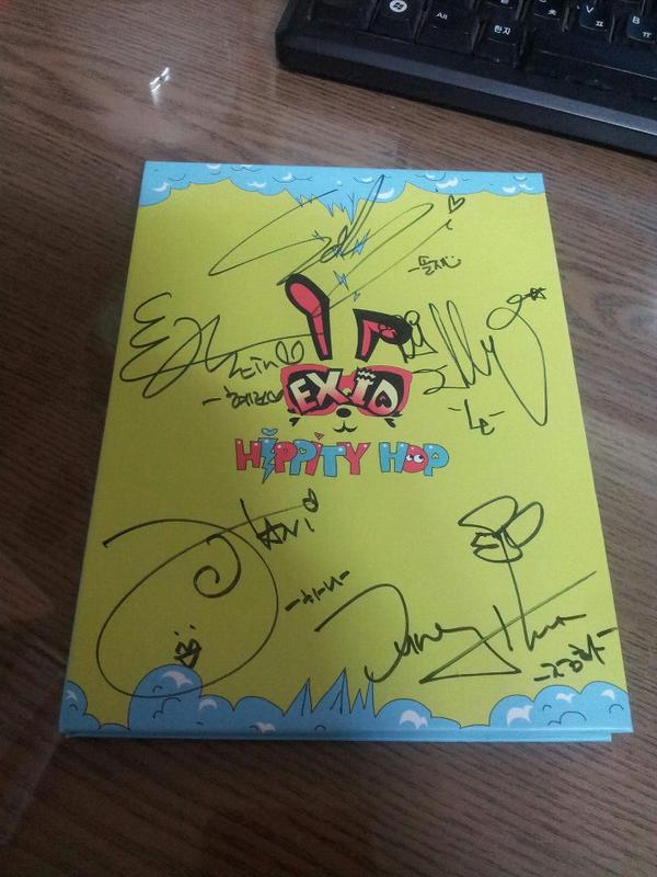LE_EXID's tweet photo. 나에게서 모든 팬 특별한 선물. 이 여러분 모두 공식 서명 회사입니다. L.E.G.O http://t.co/glvsELnx