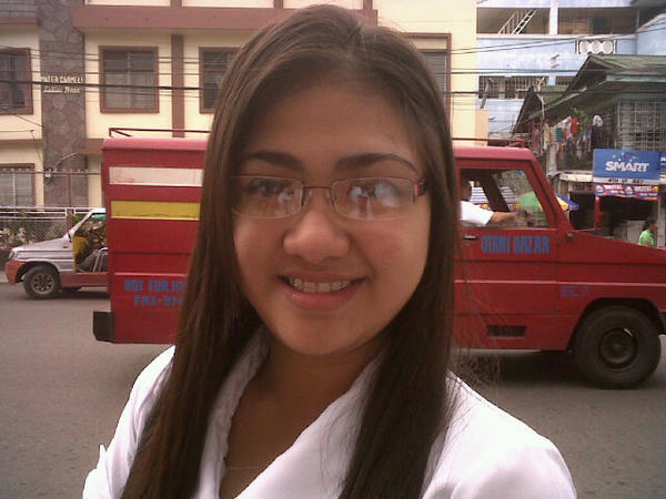 EnnnMeee's tweet image. Hi glasses! :) #NiceBackGround =D