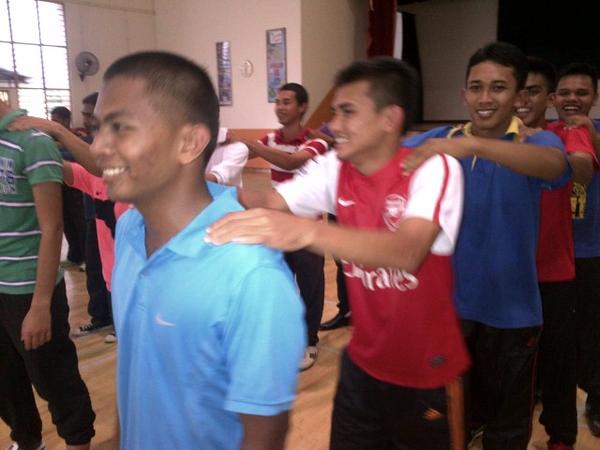 pmsmrelaperlis's tweet photo. Picit2 bahu@PakAlim_rp @HishammuddinH2O @relaperlis_rp http://t.co/IwneO9iF
