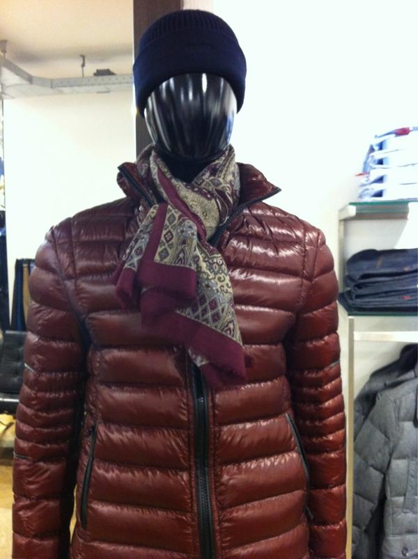 Vandaag niet naar buiten? Wel shoppen? Ook nog warme jassen met korting voor de naderende kou. schutzfashion.nl