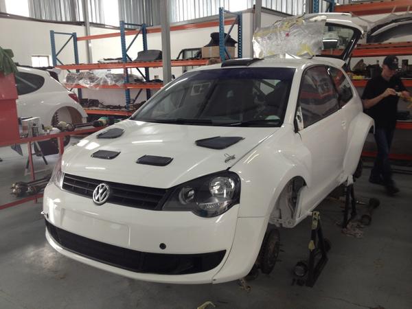 HenkLategan's tweet photo. Car looks very different just plain white... http://t.co/CWJqTsC9