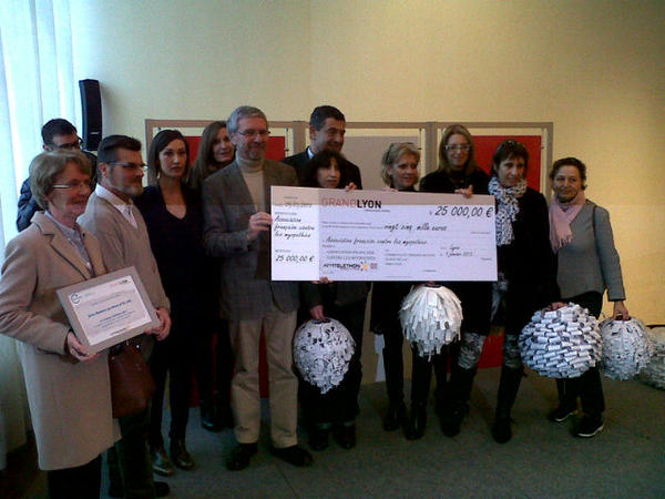 Telethon_France's tweet image. RT @Telethon_ForceT 25000 euros du Grand Lyon pour le #Telethon2012