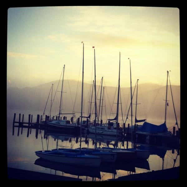 emilyjd4's tweet image. Derwentwater at dawn #Sunrise #BreakfastShift