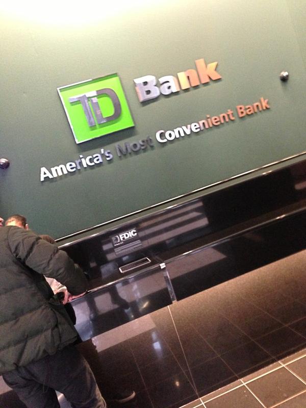 thisismeryan13's tweet image. why is there only one teller at the @TDBank_US at 50/Bway at 12:30pm on a Wednesday? #inarush #notsoconvenientrightnow