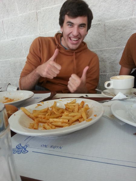 yael_lc94's tweet photo. Cómo me gustan los macarrones @paumanero http://t.co/jRxKZtqj