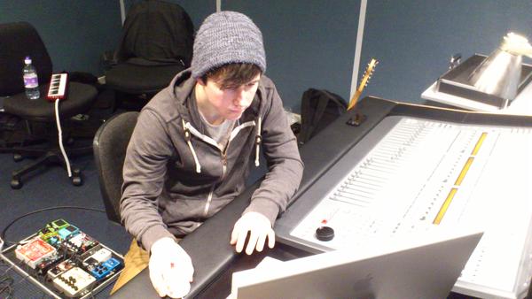 WeaponessBand's tweet photo. Probably not, Alex has no idea what he's doing!
(there are too many mids on that bass!) http://t.co/mwtDvXna