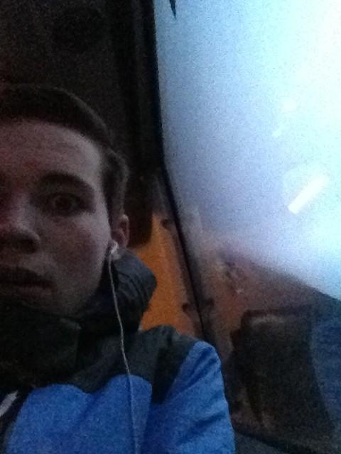 fredrikhanevik's tweet photo. Sitt på buss. Skal heim. Lengter egentlig heim xP ^^ http://t.co/EQ723gWx