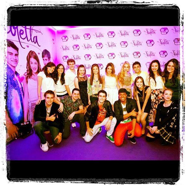 Tini997's tweet photo. Esperando para el lunes, 14 de enero! http://t.co/tZFkIRTO