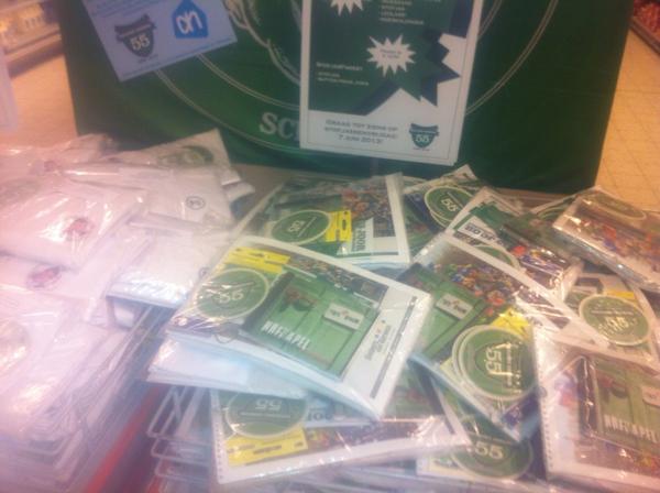 Ook te koop bij de AH in Schaijk! Mini MoesPakketten met stofjassen. Deze moet je hebben voor het 55 jarig jubileum!!