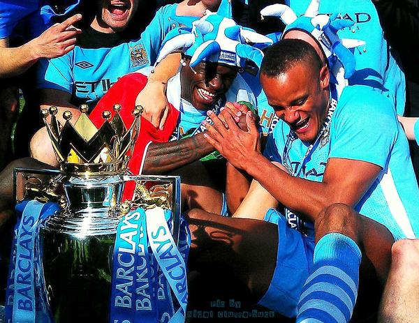 Rhythmsync's tweet image. Balotelli &amp;amp; Kompany snapped with my Mobile!