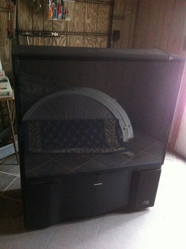 B_DoubleJ_'s tweet image. 52 inch flat screen I acquired from work today. Once again, I love my job #contractorbenefits