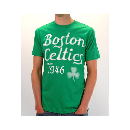 bbsports's tweet photo. Celtics Comfy Shoeless Vintage Tee's by Sportiqe #celtics #vintagetees #nba available here: 
http://t.co/gsUd8yl1 http://t.co/e7xvLJLq