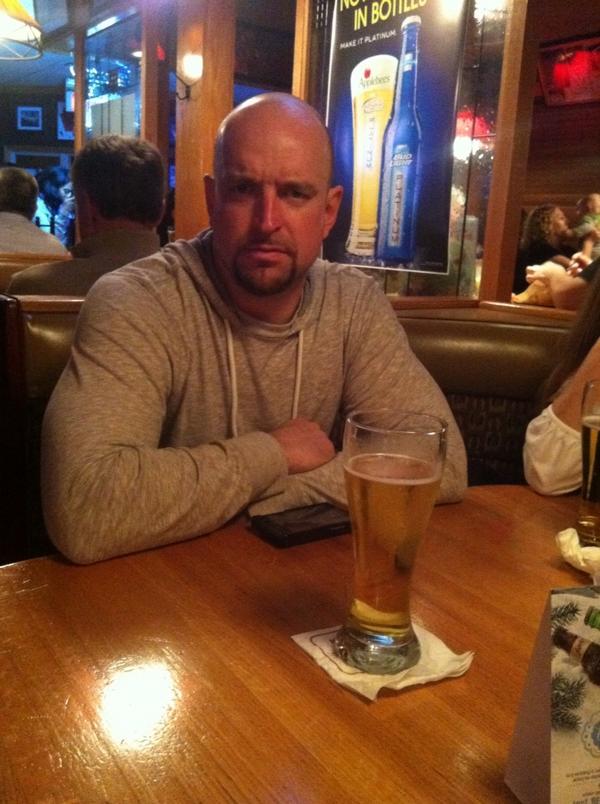 _lmillller's tweet image. I love the faces my dad makes at me. Haha look @ dem arms doe #builtaf