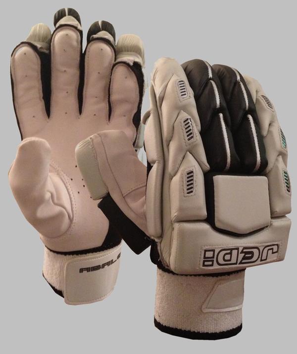 titan_cricketuk's tweet image. Due to be in stock early March. ONLY £40! Order now to avoid missing out. #testmatchquality #cricketfamily