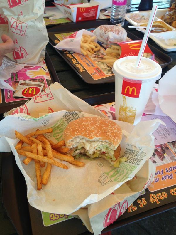 SEEnbyEm's tweet image. This had to happen. Mc veggie burger &amp;amp; pini pini fries #whateverthatis (spicy) #OnlyInIndia