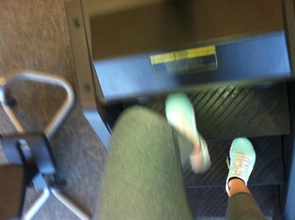caseyross3's tweet photo. Stair master Thursday and my legs be on fiiiire 🔥🔥🔥 http://t.co/AYHL3tgT