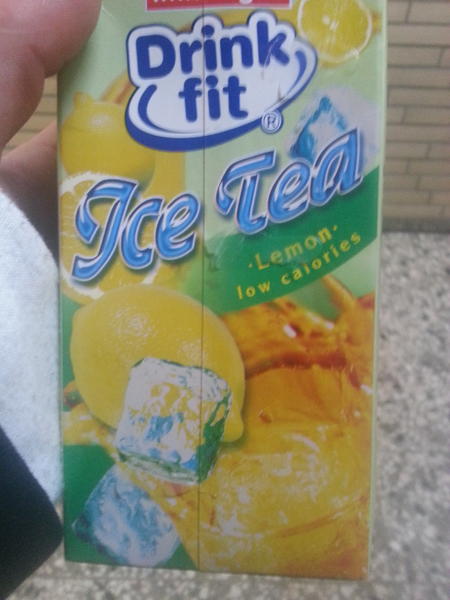 KittyVonVanity_'s tweet image. Ice tea :3