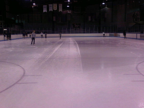 iceskaiter's tweet image. Wit da fak.. How are we suppose to practice like this? #varsityproblems #uwo #6:30am